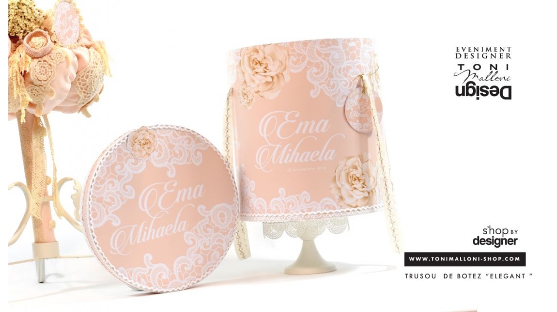 Trusou de botez clasic brodat cumotive dantela in culoarea piersicii, Elegant Peach 13